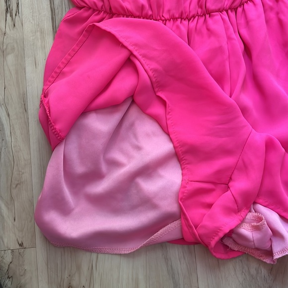 Dainty Hooligan Romper fits like an M - Picture 3 of 3